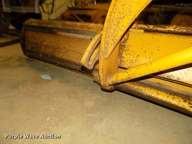image for item DD2843 1985 Caterpillar 140G motor grader