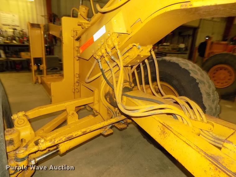 image for item DD2843 1985 Caterpillar 140G motor grader