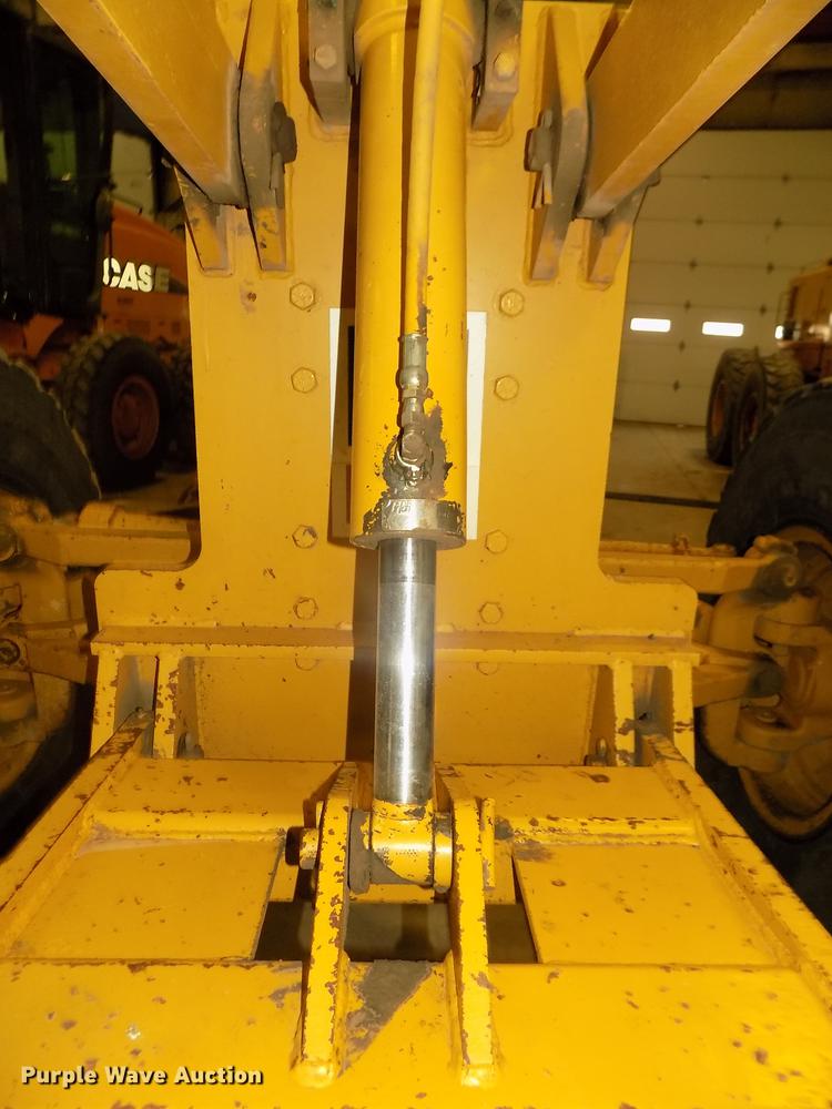 image for item DD2843 1985 Caterpillar 140G motor grader