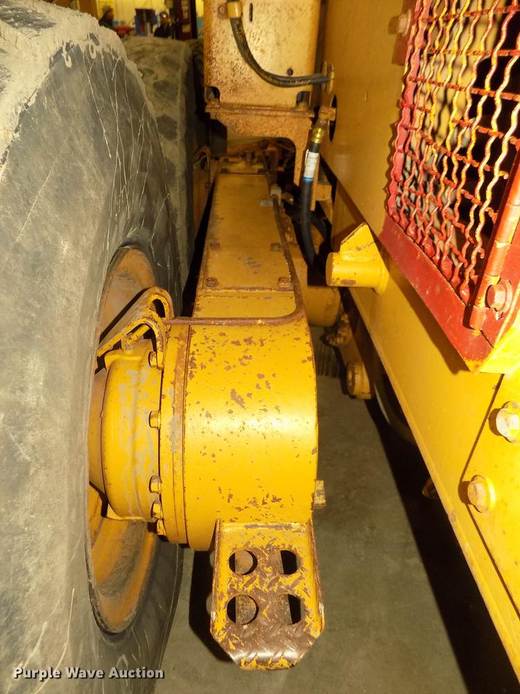 image for item DD2843 1985 Caterpillar 140G motor grader
