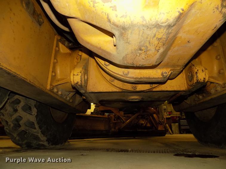 image for item DD2843 1985 Caterpillar 140G motor grader