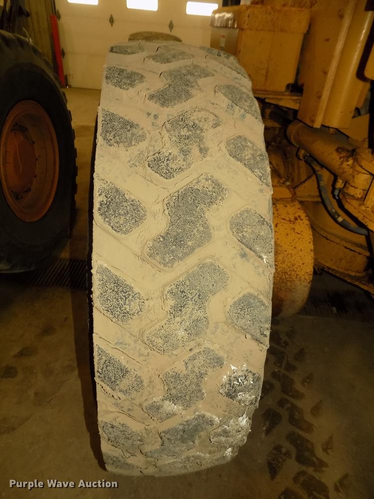 image for item DD2843 1985 Caterpillar 140G motor grader