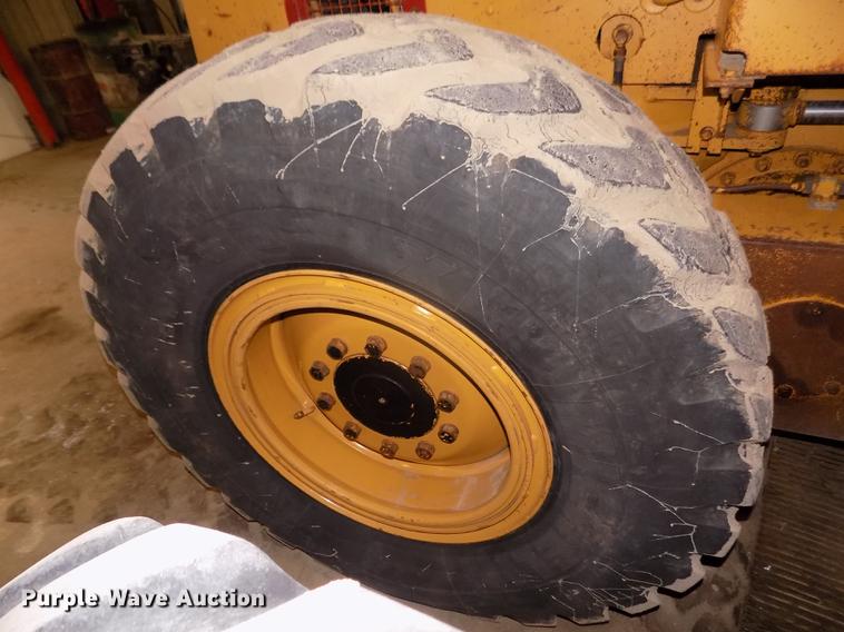 image for item DD2843 1985 Caterpillar 140G motor grader