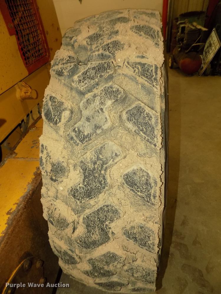 image for item DD2843 1985 Caterpillar 140G motor grader