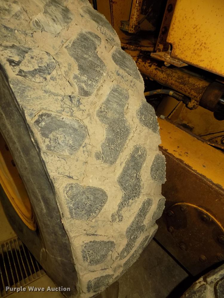 image for item DD2843 1985 Caterpillar 140G motor grader