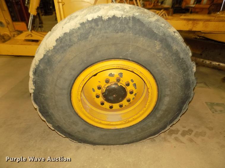 image for item DD2843 1985 Caterpillar 140G motor grader