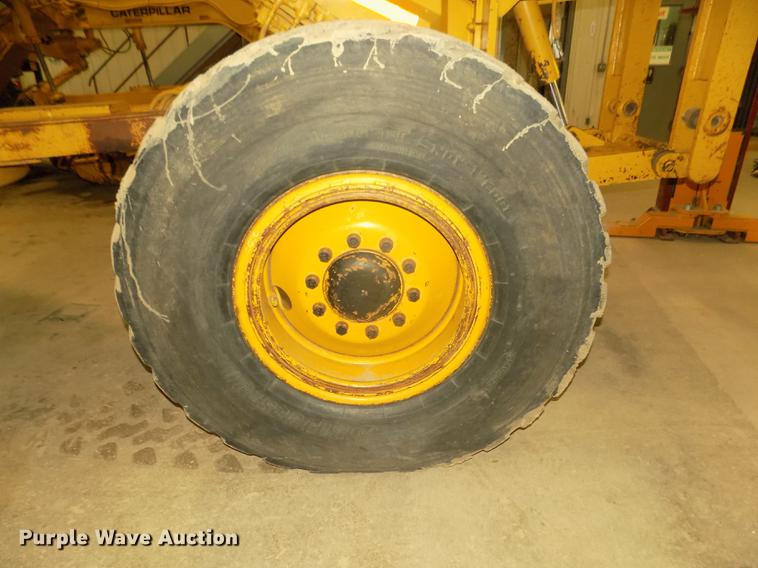 image for item DD2843 1985 Caterpillar 140G motor grader