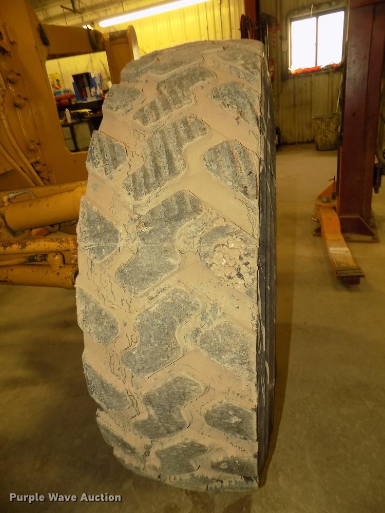 image for item DD2843 1985 Caterpillar 140G motor grader