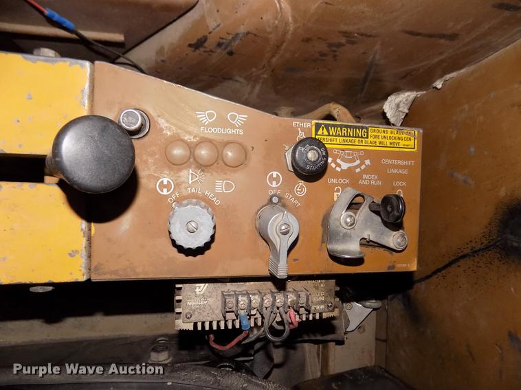 image for item DD2844 1985 Caterpillar 140G motor grader