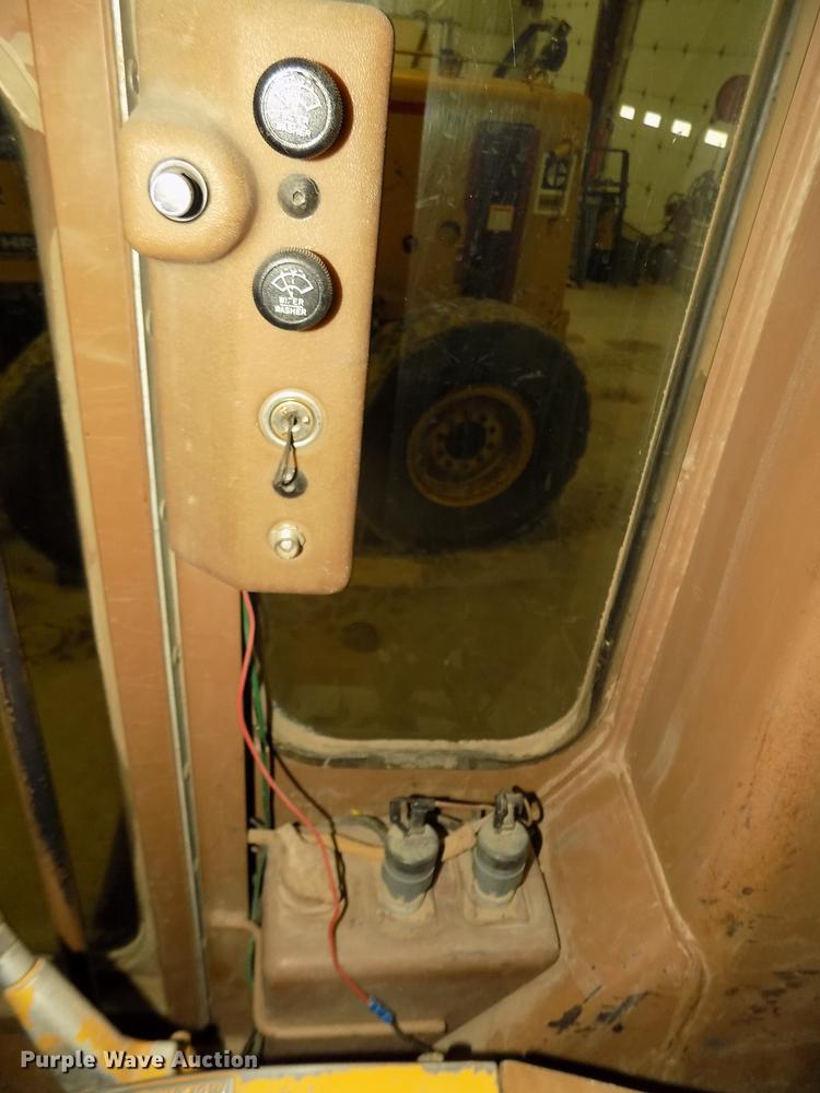 image for item DD2844 1985 Caterpillar 140G motor grader