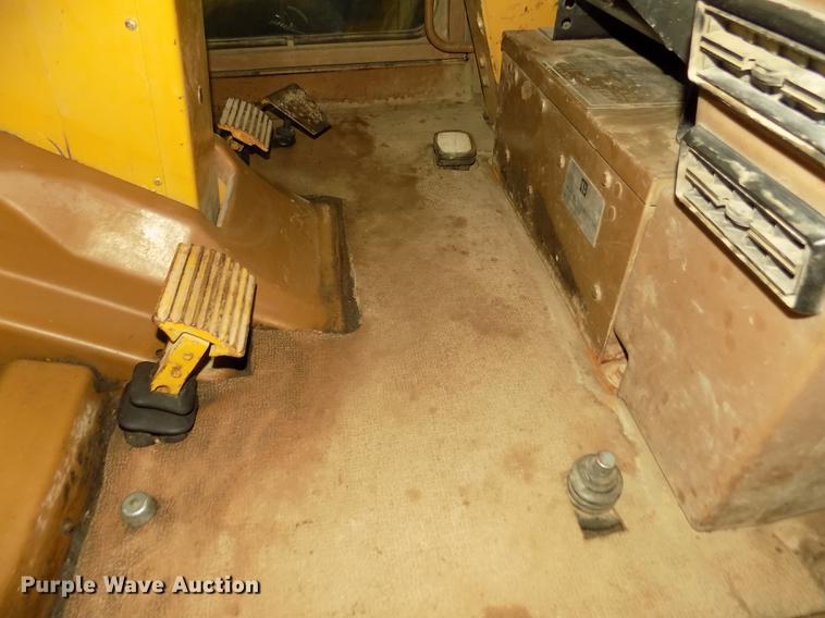 image for item DD2844 1985 Caterpillar 140G motor grader