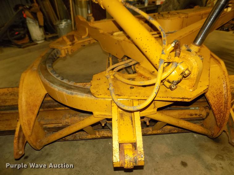 image for item DD2844 1985 Caterpillar 140G motor grader