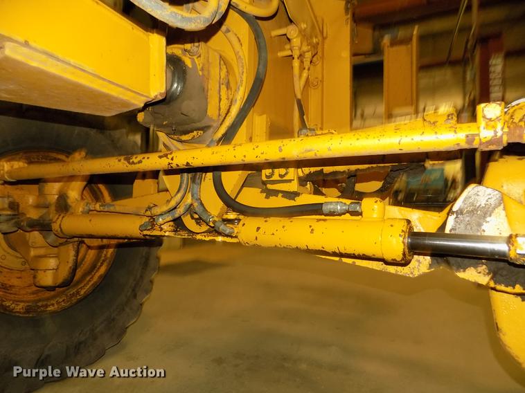 image for item DD2844 1985 Caterpillar 140G motor grader