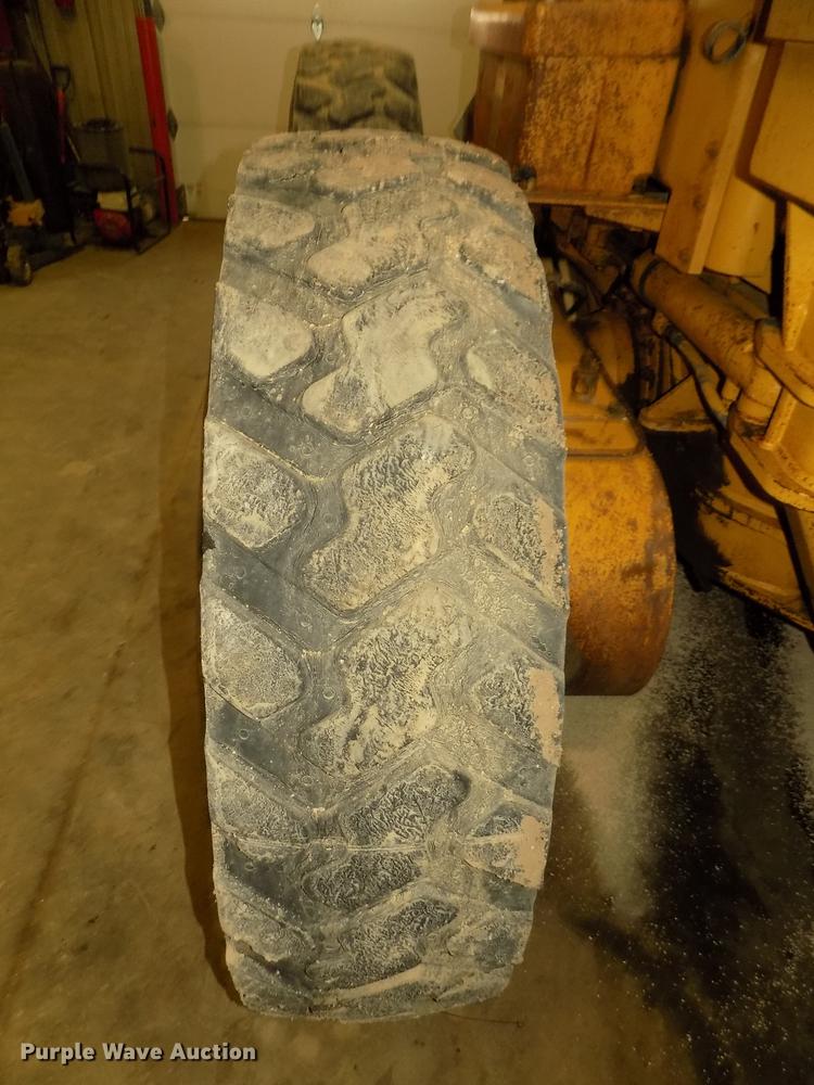 image for item DD2844 1985 Caterpillar 140G motor grader