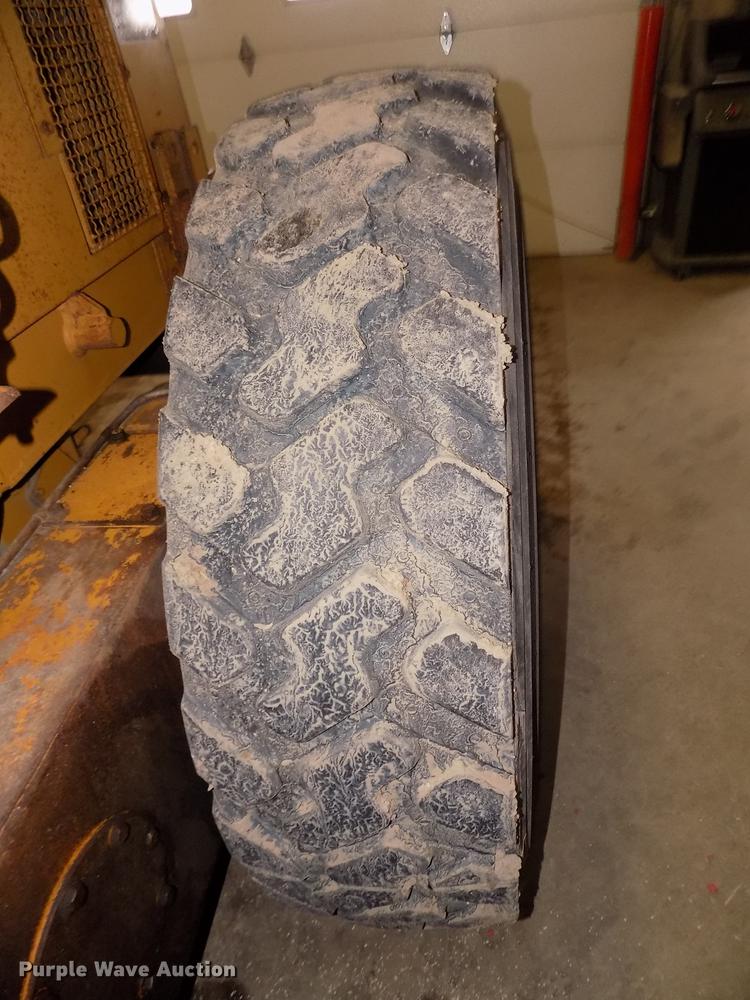 image for item DD2844 1985 Caterpillar 140G motor grader