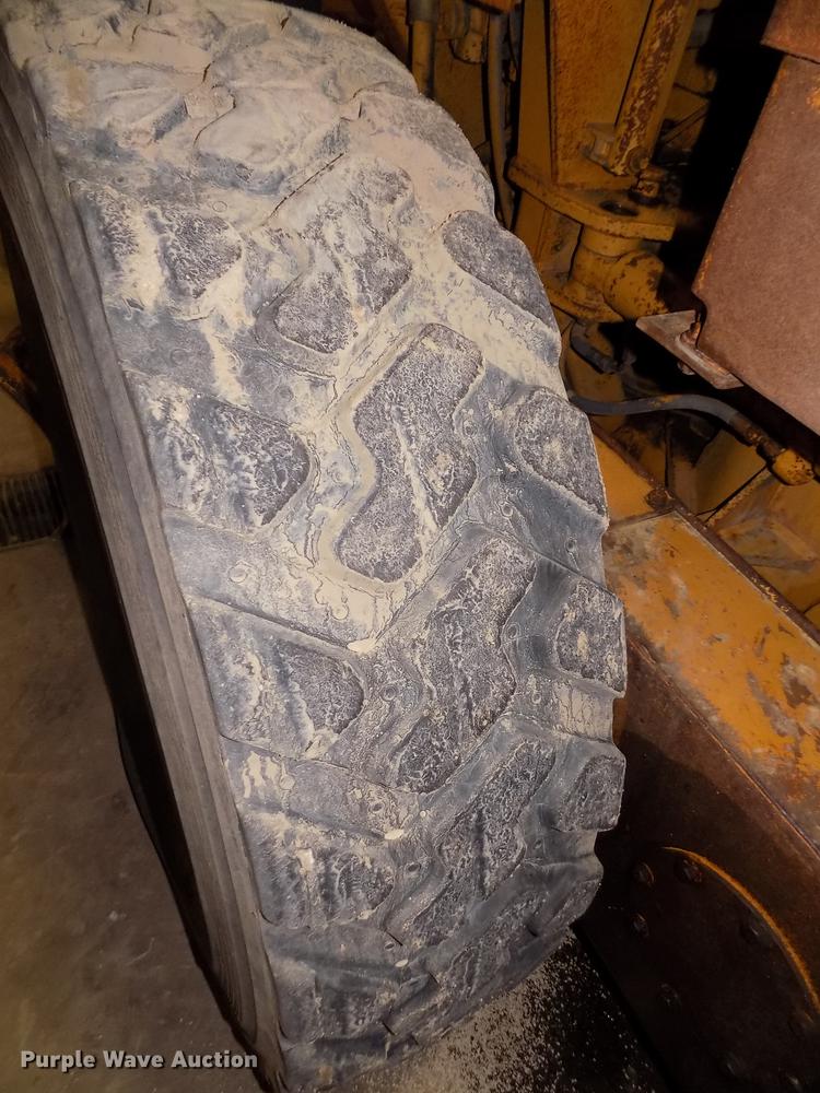 image for item DD2844 1985 Caterpillar 140G motor grader