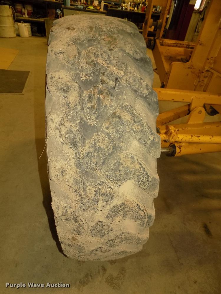 image for item DD2844 1985 Caterpillar 140G motor grader