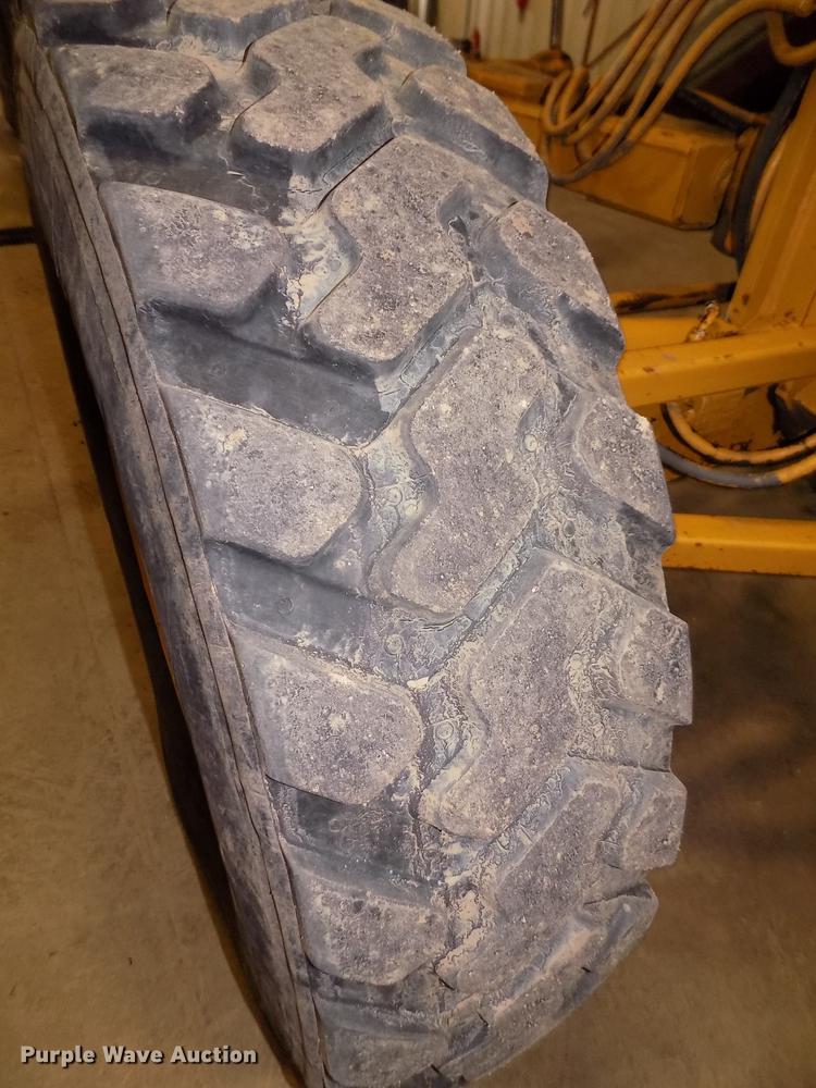 image for item DD2844 1985 Caterpillar 140G motor grader