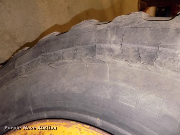 image for item DD2844 1985 Caterpillar 140G motor grader