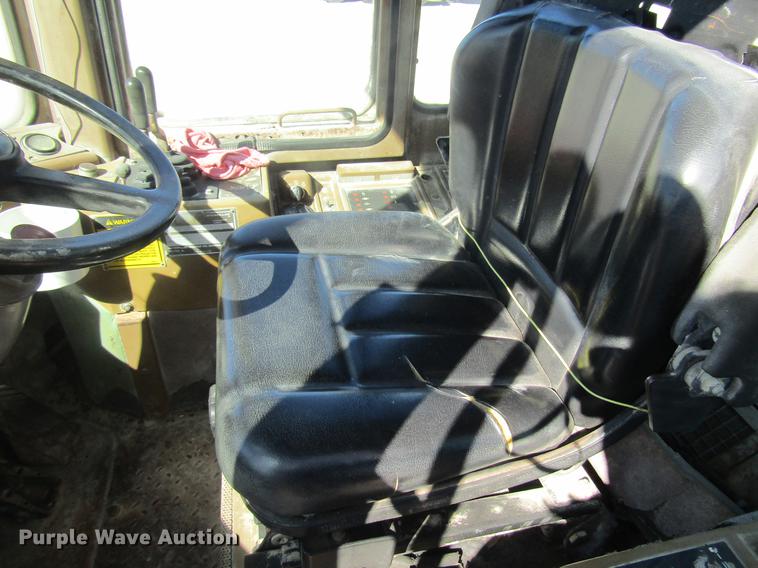 image for item DE3157 1992 Caterpillar 936E wheel loader