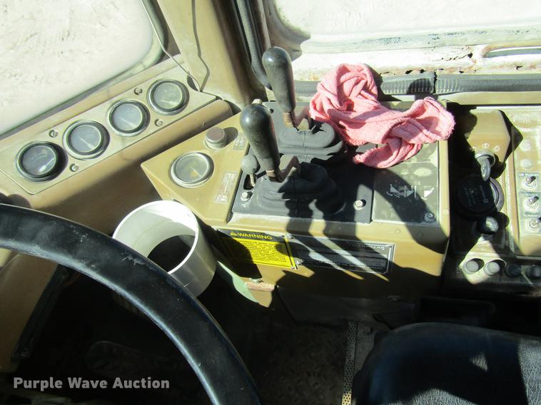 image for item DE3157 1992 Caterpillar 936E wheel loader