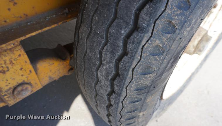 image for item DE3162 1973 JFW utility trailer