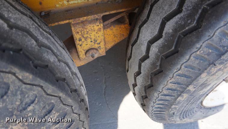 image for item DE3162 1973 JFW utility trailer