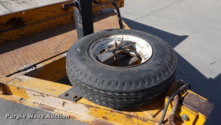 image for item DE3162 1973 JFW utility trailer