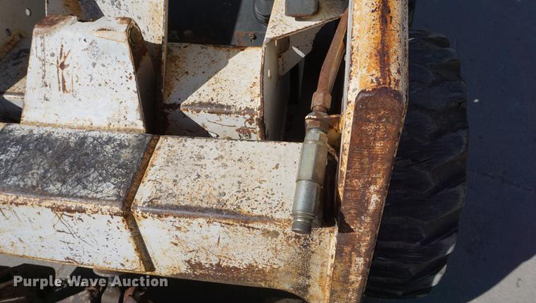 image for item DE3165 Bobcat 743 skid steer