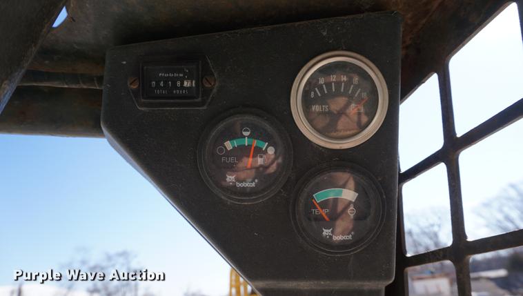 image for item DE3165 Bobcat 743 skid steer