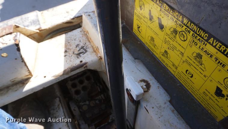 image for item DE3165 Bobcat 743 skid steer