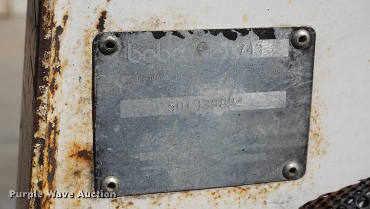 image for item DE3165 Bobcat 743 skid steer