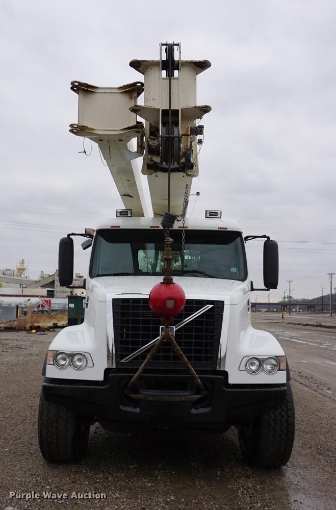 image for item DE3192 2002 Volvo VHD64F crane truck