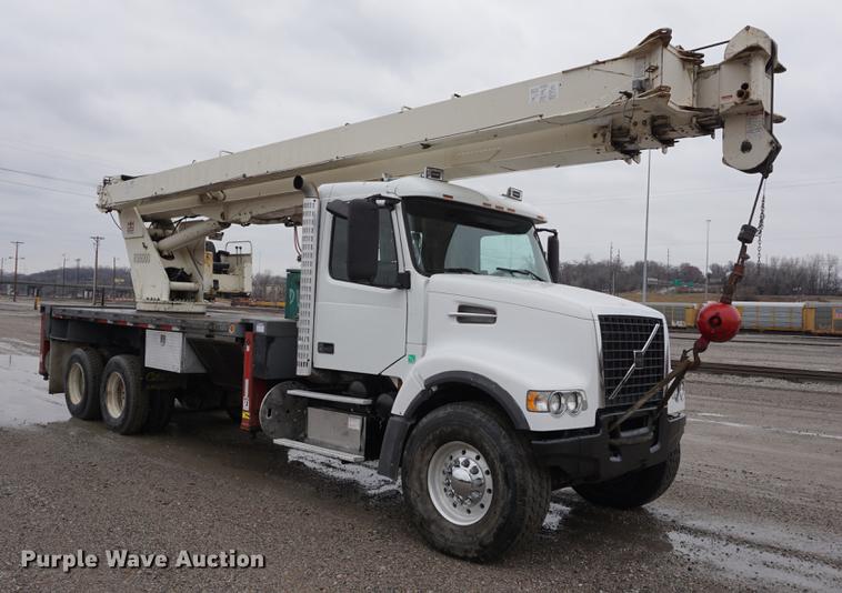 image for item DE3192 2002 Volvo VHD64F crane truck