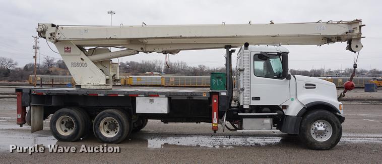 image for item DE3192 2002 Volvo VHD64F crane truck