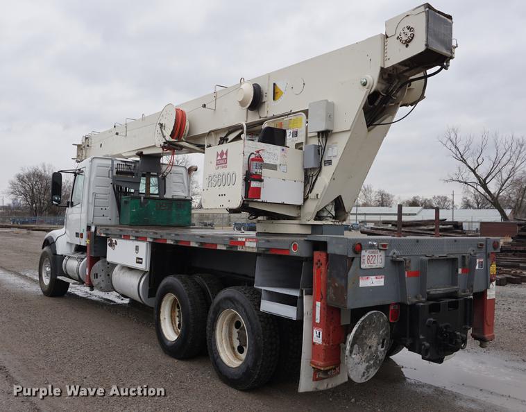 image for item DE3192 2002 Volvo VHD64F crane truck