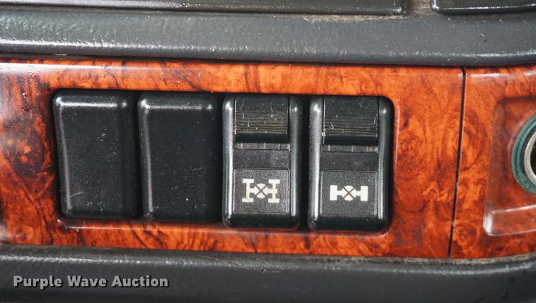 image for item DE3192 2002 Volvo VHD64F crane truck