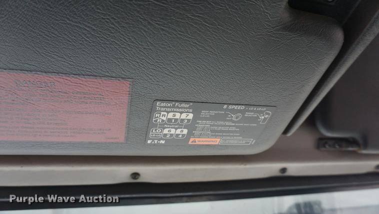 image for item DE3192 2002 Volvo VHD64F crane truck