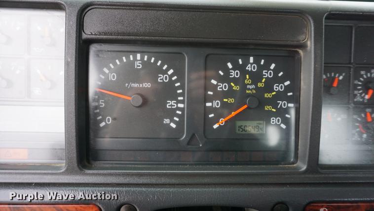 image for item DE3192 2002 Volvo VHD64F crane truck