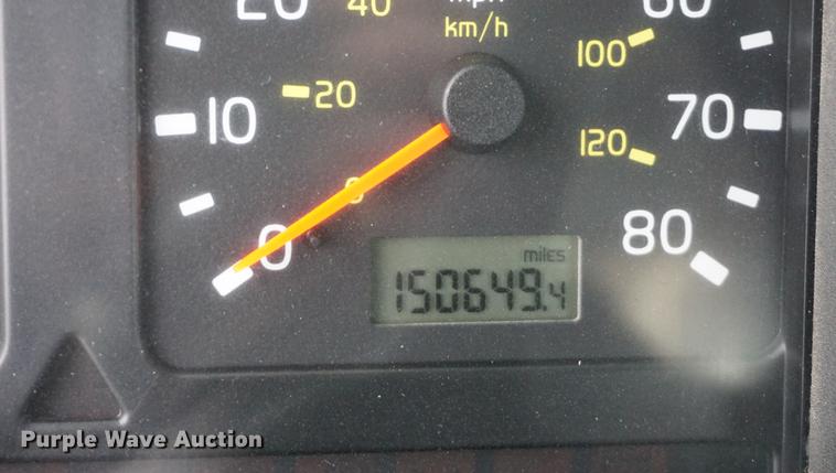 image for item DE3192 2002 Volvo VHD64F crane truck