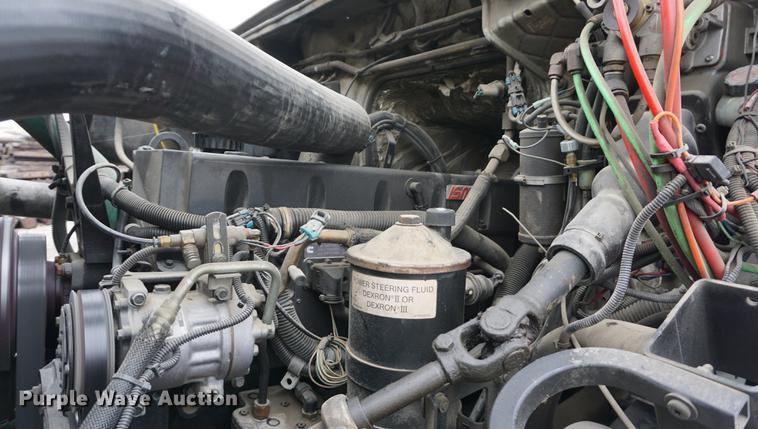 image for item DE3192 2002 Volvo VHD64F crane truck