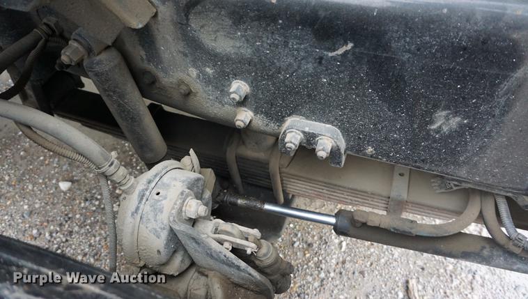 image for item DE3192 2002 Volvo VHD64F crane truck