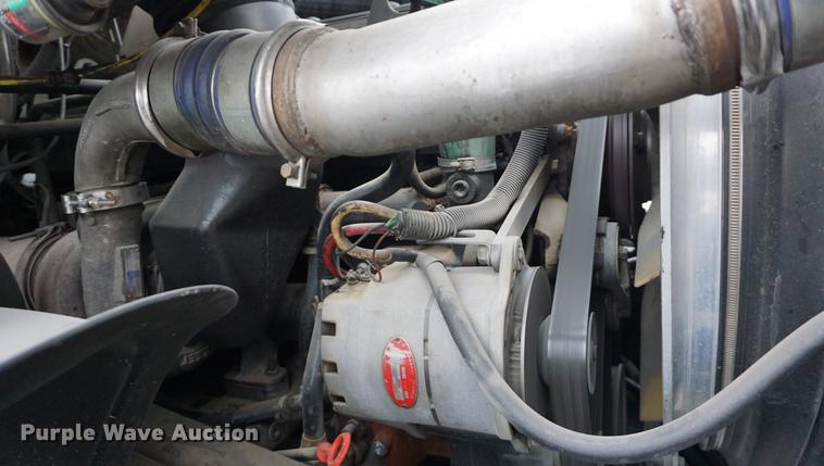 image for item DE3192 2002 Volvo VHD64F crane truck