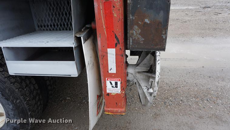 image for item DE3192 2002 Volvo VHD64F crane truck