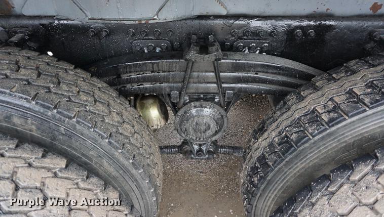 image for item DE3192 2002 Volvo VHD64F crane truck