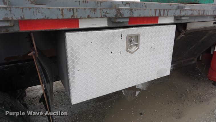 image for item DE3192 2002 Volvo VHD64F crane truck