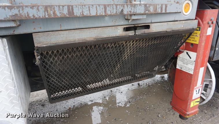 image for item DE3192 2002 Volvo VHD64F crane truck