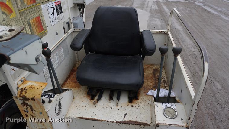 image for item DE3192 2002 Volvo VHD64F crane truck