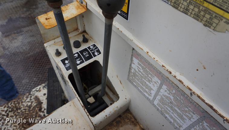 image for item DE3192 2002 Volvo VHD64F crane truck