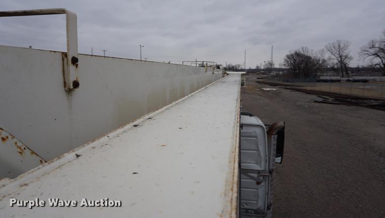 image for item DE3192 2002 Volvo VHD64F crane truck